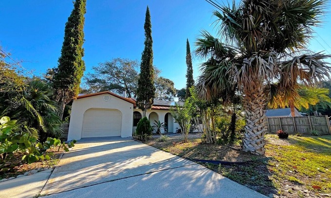 St. Augustine South House | 360 Shamrock Rd - Your Lucky Charm