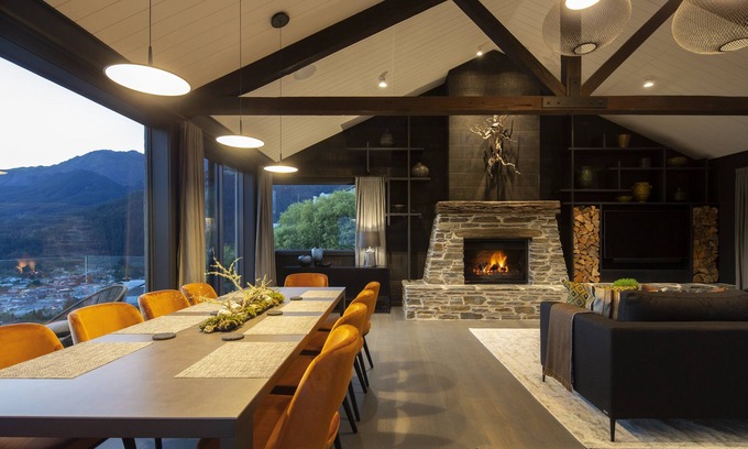 Queenstown House | 38 Edinburgh by MajorDomo - Premium 6 bedroom Home Close to town