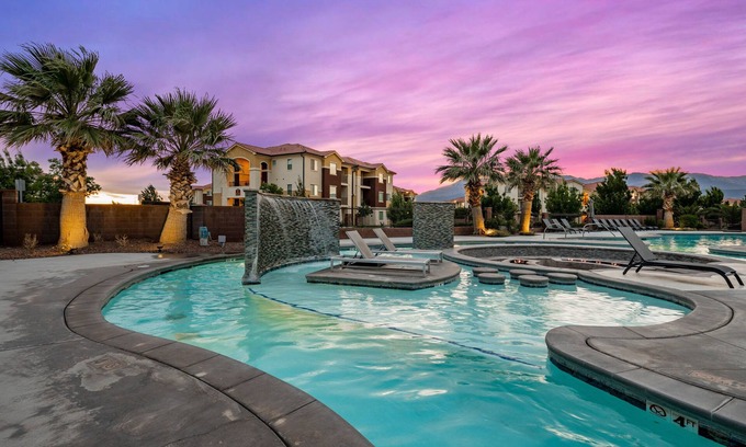 Hurricane House | 395 Zion Village | X-BOX ONE, LOTS OF GAMES, BUILT-IN BUNK BEDS, POOL VIEWS, AND MORE!
