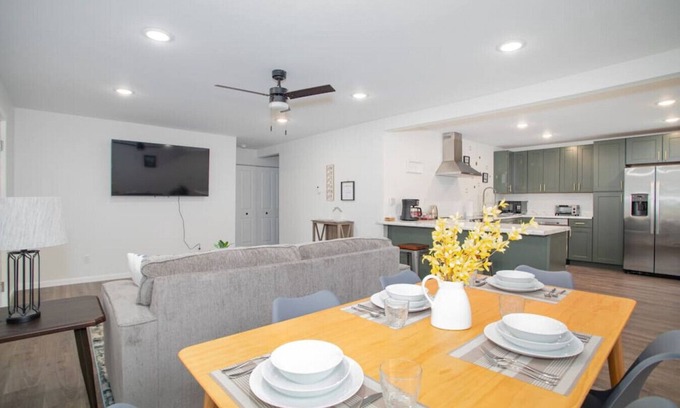 College House | 3b2b newly remodeled modern Fairbanks house close to everything