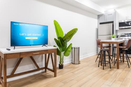 West Philadelphia Apartment | 3bd-2bath-kingbedwi-fiwdsleeps 8,workdesk