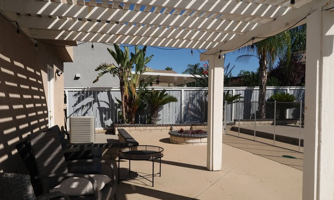 Corona House | 3BD Home mountain views + Huge pool/backyard