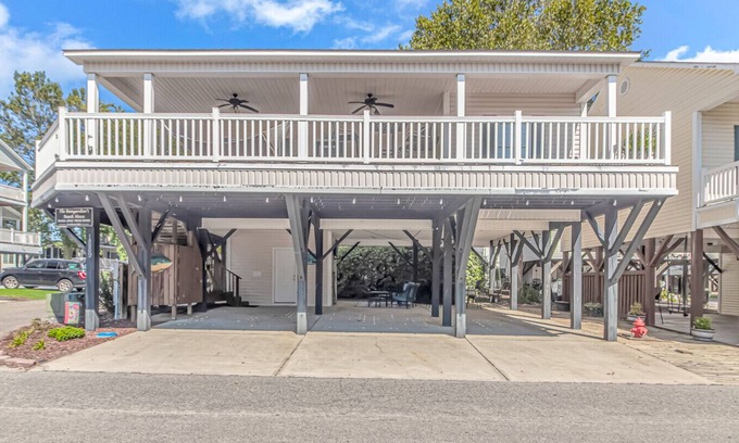 Surfside Beach House | 3bed 2bath Ocean Lakes with golf cart and king bed