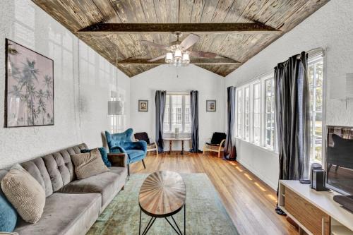 Kingston House | 3br 1bath - Spanish Beach Bungalow MainHouse