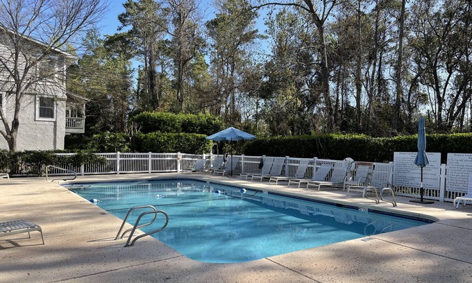 Demere Park House | 3BR/2.5BA Townhouse, Pet friendly, Elevator, Community Pool!