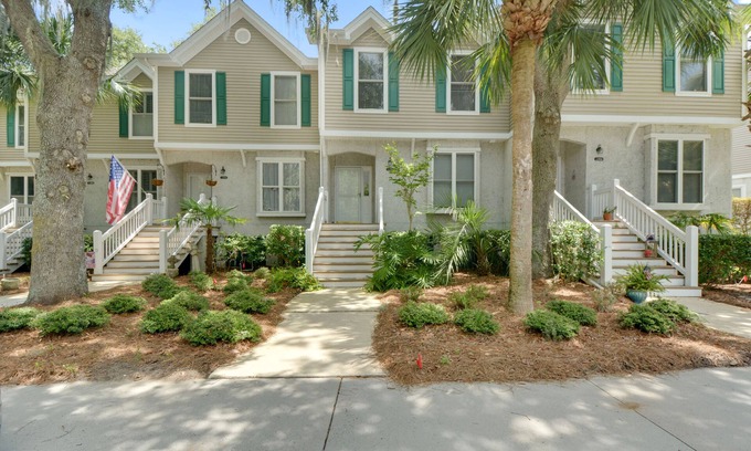 St. Simons Island Condo | 3br/2.5ba. Views of the Hampton River. Walk to Hampton Point Marina