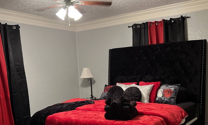 Elmo House | 3br/2ba KING SUITE mins. from BOATING/FOOD/FUN/HOSP.