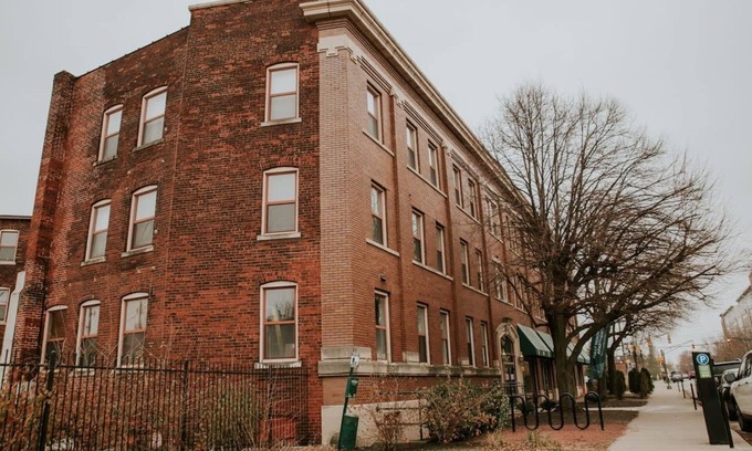 Chatham-Arch Apartment | 3BR/3BA Combined Apartments Near Lucas Oil Stadium