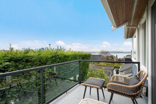 Lower Queen Anne House | 3BR 3BA Kerry Park Retreat in Queen Anne