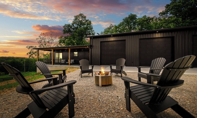 Vallonia House | 3BR/3BA Peaceful Retreat - Fire pit & Game room