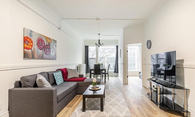 Hamilton Apartment | 3BR Apt with Netflix - Near King street