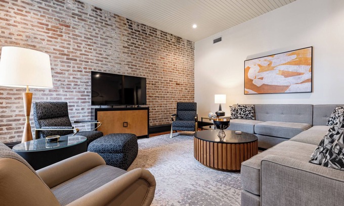French Quarter Hotel | 3BR Charming Stay Walk to French Quarter | The Mayfair