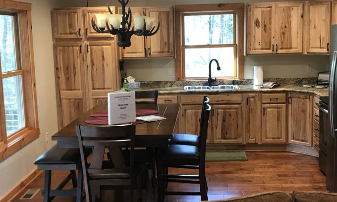 Sturgeon Bay Cottage | 3BR Cottage Nestled in a Door County Serene Setting