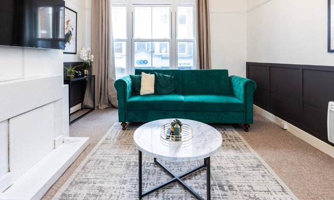 Chelmsford House | 3BR Elegant Home HIGH STREET LOCATION by Luxiety Stays