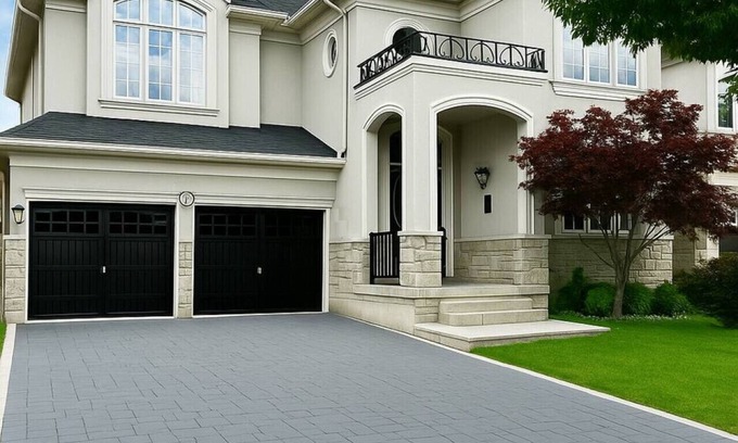 Brampton House | 3BR Family Suite | 2 Kitchens + 2 Baths | Airport