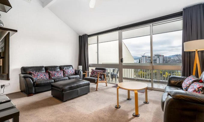 Kingston Apartment | 3BR Loft Apt 1min to Kingston Foreshore - Hosted by Canstay