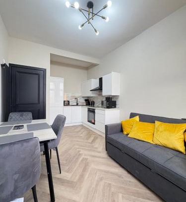 North West Apartment | 3BR West End Flat w Free Parking