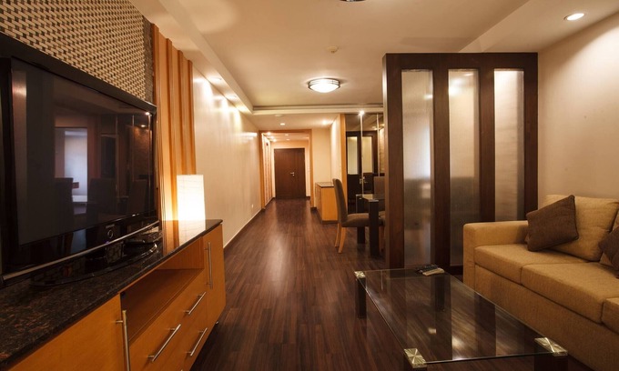 Khlong Toei Nuea Apartment | 3C - 2 Bedroom Downtown Apartment with shared Pool