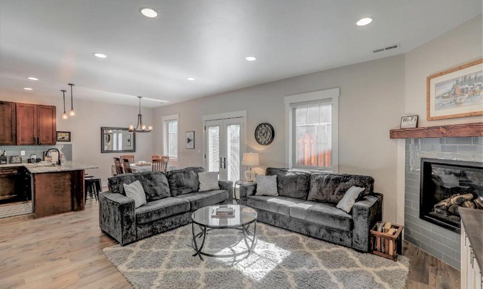 McCall House | 3KingBeds~DavisAve NewBuild~BonusRm~SUP/Kayak~A/C