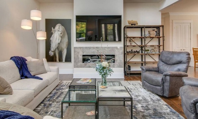 Shelby Hills House | 3mn to everything Nashville! Comfortably sleeps 12