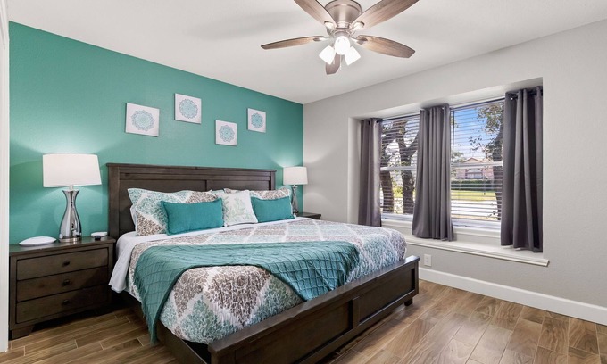 San Antonio House | 3N & 4N Discounts in Sept - Book Now!