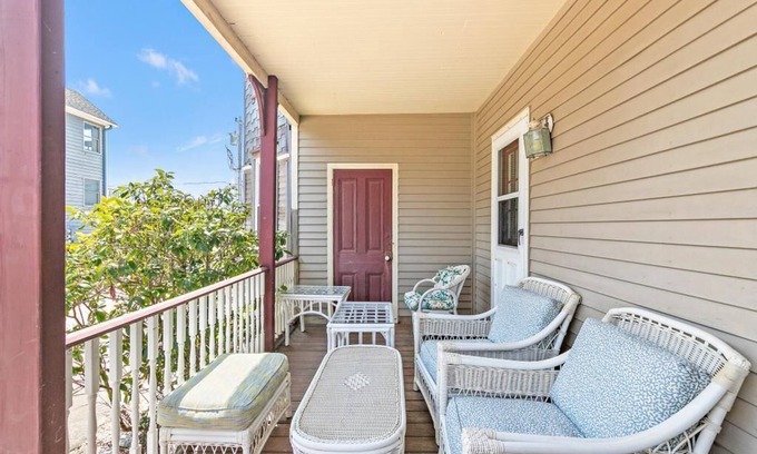 Beach Haven Apartment | *3rd to Beach*Beautiful*Clean*Victorian, *Across VETERANS Prk*Beach Haven