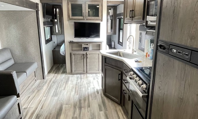 Moreno Valley House | 3RV/parking/Netflix/private/excellent location