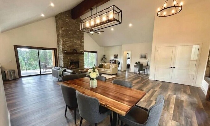 Donnelly Cabin | 4,100sqft Newly Built Mountain Modern Lodge, Game Room, Deck, Fireplace, Views