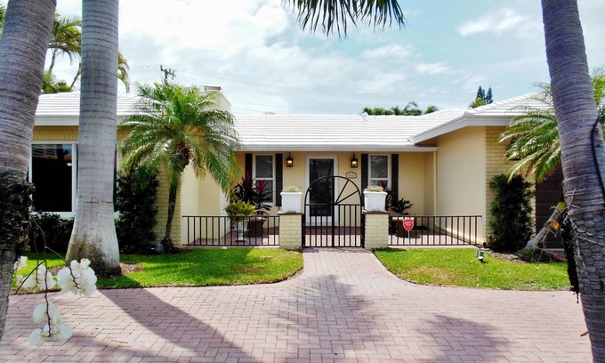 Boca Raton House | 4/3 House with Beautiful Pool/Tropical Paradise/Short Walk to Beach/Restaurants