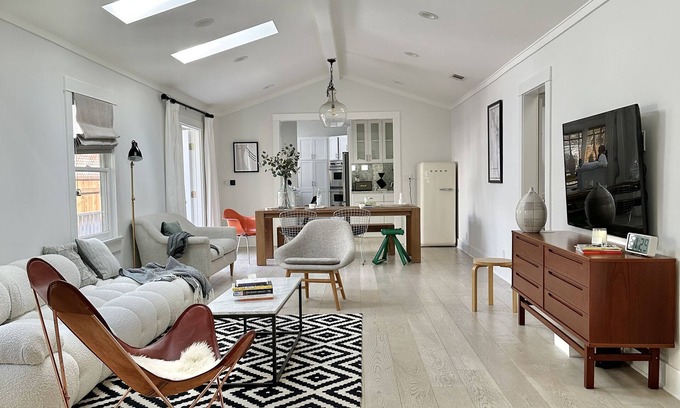 West Los Angeles House | 4/3 West LA Modern Bungalow Home