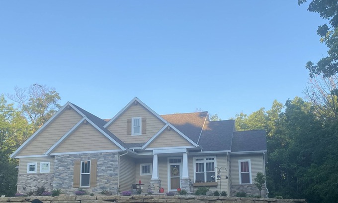 Pickett House | 4 bd. 2.5 bath 3200 sq. ft. house, 6 miles to EAA, in a private wooded lot!
