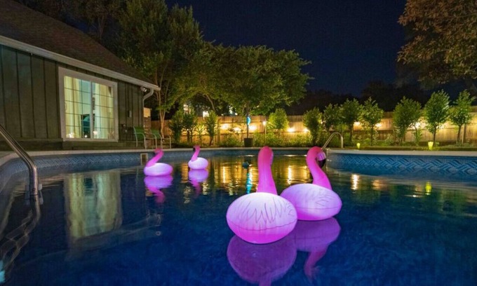 Fort Walton Beach House | 4 bd/rm with Family Memories, Beach town, golf course, private pool