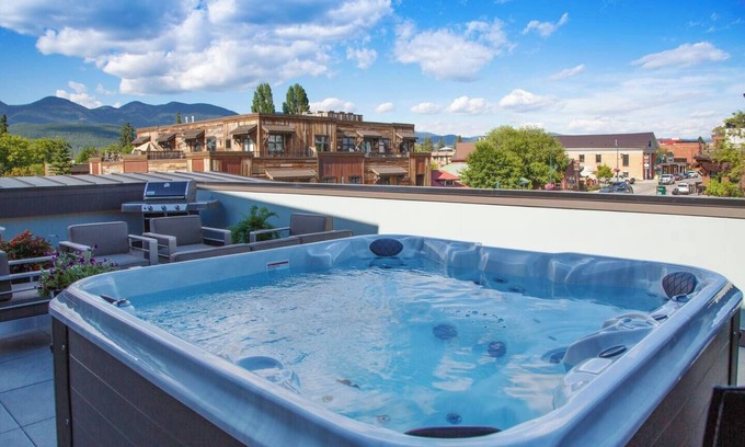 Whitefish Apartment | 4 bdrm, 2 Unit Dwntwn Penthouse!