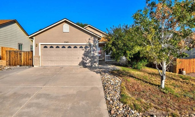 Security-Widefield House | 4 BED/2 BATH; Sleeps 10! CO Springs- fenced yard, pets w/fee, Great for Families