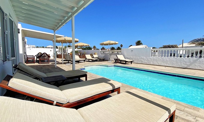Los Mojones Villa | 4 Bed 4 Bath with Heated Pool, Wifi, Hot Tub, A/C, Pool Table, T Tennis, Sky Tv