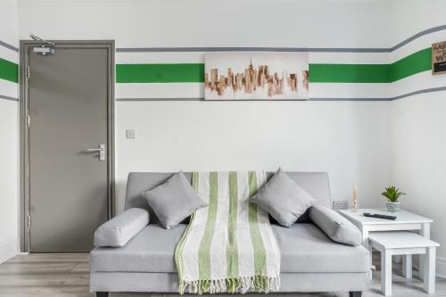 Birkenhead House | 4-Bed Contractor House - Free Parking - Ultra Fast WIFI