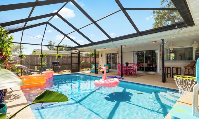 Clearwater House | 4 Bed Family Retreat w/Pool, Air Hockey & Games in Clearwater