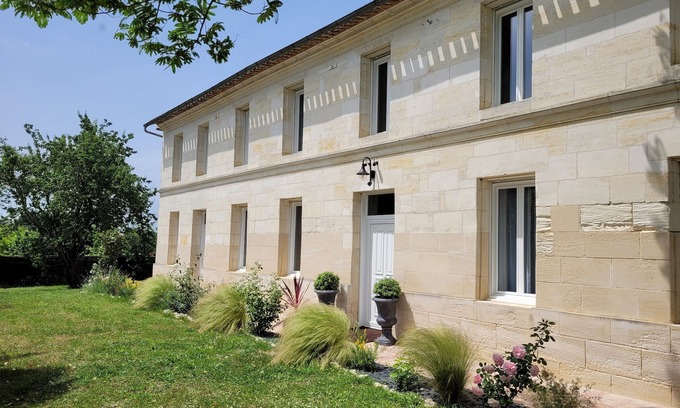 Lugon-et-l'ile-du-Carney Cottage | 4 bed and breakfast in a beautiful house