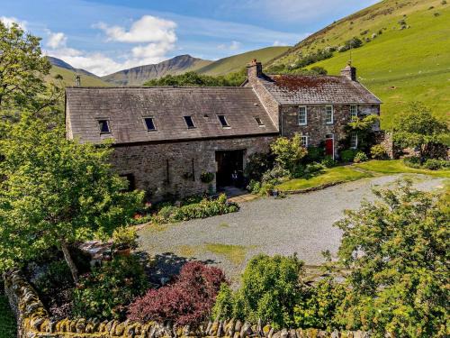 Brecon House | 4 Bed in Cantref BN107
