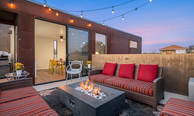 Golden Hill House | 4 Bed Penthouse w/City View Deck and Firepit. Near Zoo