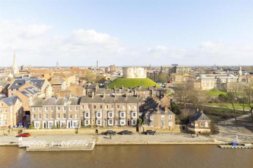 York House | 4 bed town house with views of Clifford & River Ouse