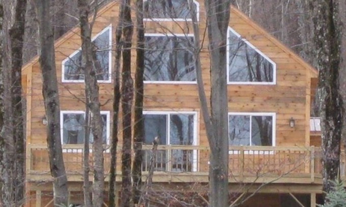 North Troy House | 4 bedroom, 2 bath, large finished basement 2.4 miles to Jay Peak Resort!