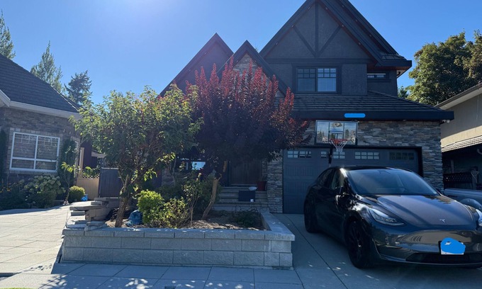Fleetwood House | 4 bedroom 2 kitchen 2 living rooms. Sleeps 12 people.