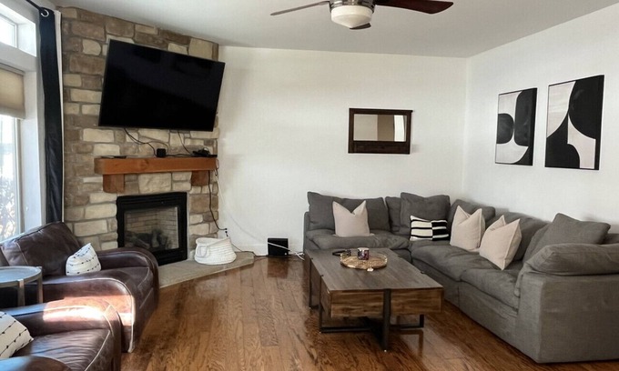 Bear Hollow Village House | 4 Bedroom 3 Bathroom + Hot Tub Minutes from Slopes