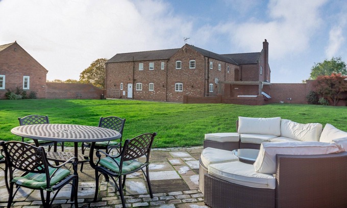 Overton-on-dee Cottage | 4 bedroom accommodation in Bangor-on-Dee