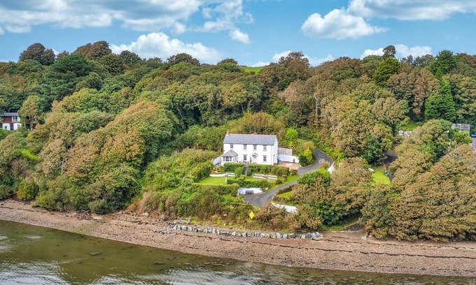 Neyland Cottage | 4 bedroom accommodation in Burton, South Pembrokeshire