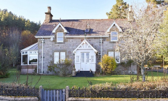 Glenmorangie Cottage | 4 bedroom accommodation in Spinningdale, near Dornoch