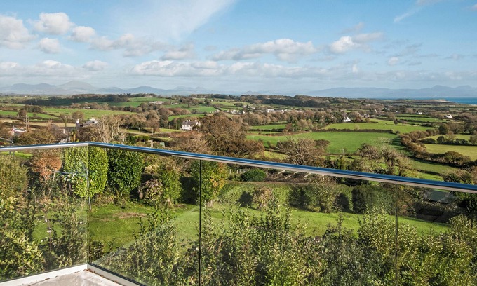 Rhyd-y-clafdy Cottage | 4 bedroom accommodation in Pwllheli
