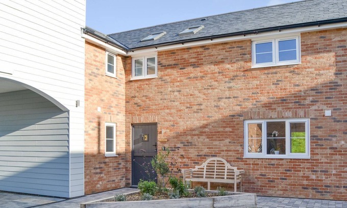 Newport Cottage | 4 bedroom accommodation in Newport