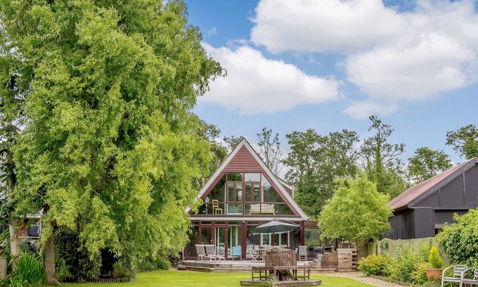 Wroxham Cottage | 4 bedroom accommodation in Hoveton, Norwich